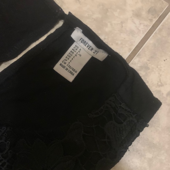 Black laces fringe crop top - Picture 3 of 7